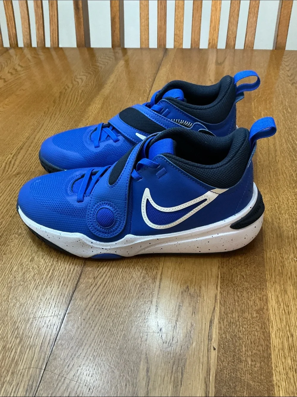 Kids Boys Hustle D 11 blue basketball sneakers. Size 6Y. New. Never worn.